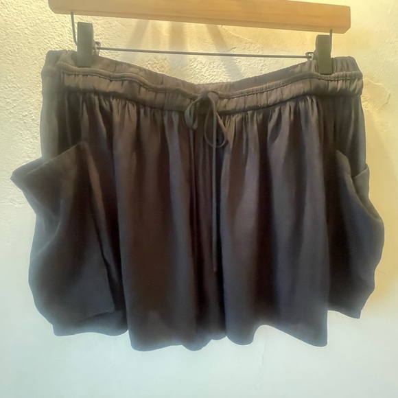 RAMY BROOK August Silk Boho Black Shorts Pockets Size Large Sexy Boho Tie Waist - Picture 3 of 10